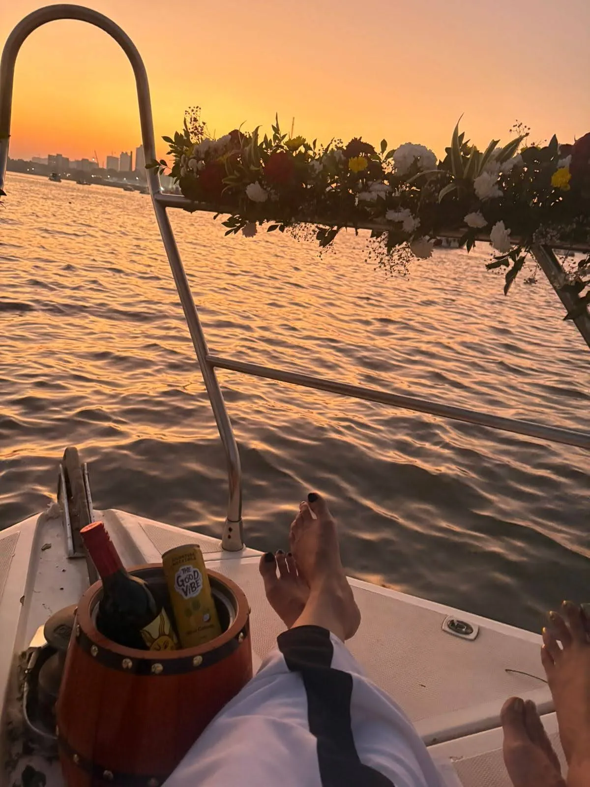 Vari luxury motor yacht for birthday parties in Mumbai